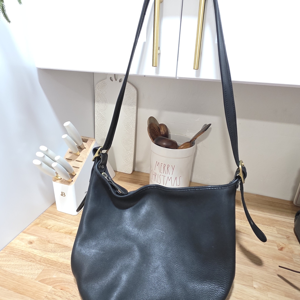 Elegant Black Leather Shoulder Bag